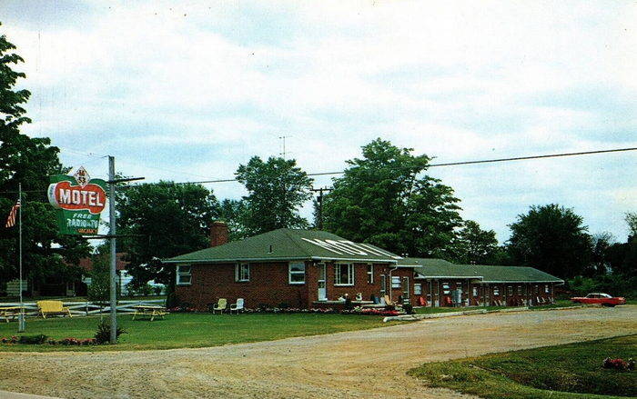 M-53 Motel - Old Postcard